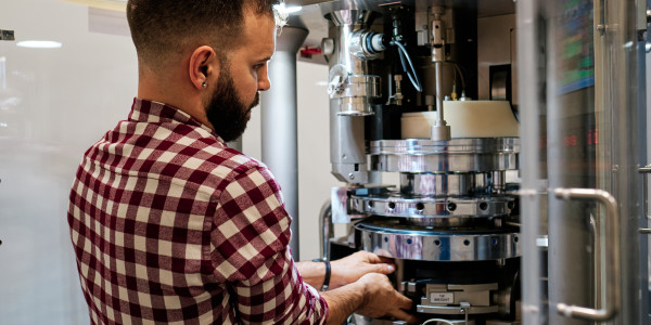 Mecánicos Industriales · Montadores de Estructuras / Maquinaria en Castelló · Fabricación y reparación de piezas mediante soldadura MIG, TIG y electrodo